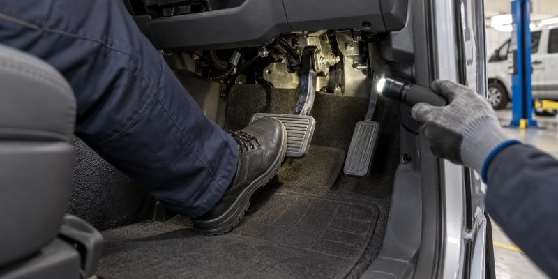 Почему педаль тормоза на Hyundai Grand Starex стала тугой: причины и диагностика - Hyundai Starex, Grand Starex, H-1, Porter